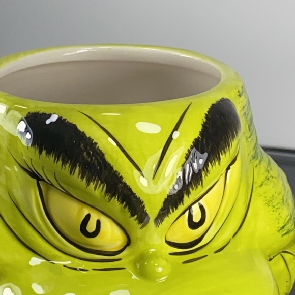 The Grinch 3D Face Sculpted Ceramic Green Mug - Picture 8 of 8